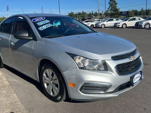 Used 2016 Chevrolet Cruze LS FWD image 3