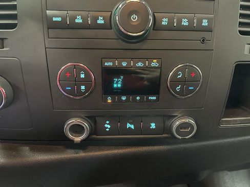 Used 2010 Chevrolet Silverado 2500 LT w/ Interior Plus Package AWD/4WD image 15