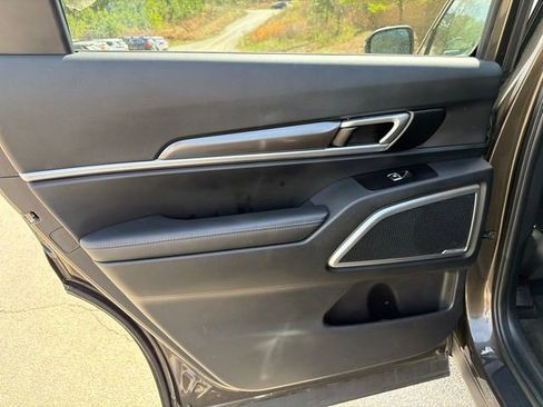 Used 2025 Kia Telluride S FWD image 21