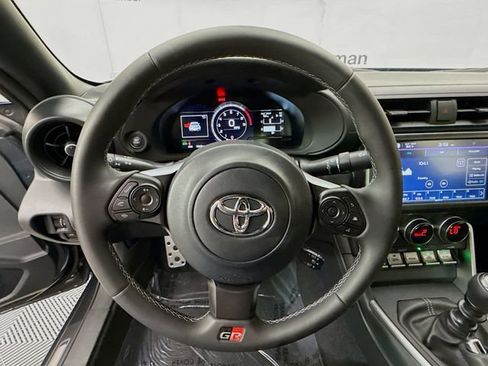 Used 2024 Toyota GR86 Premium image 11