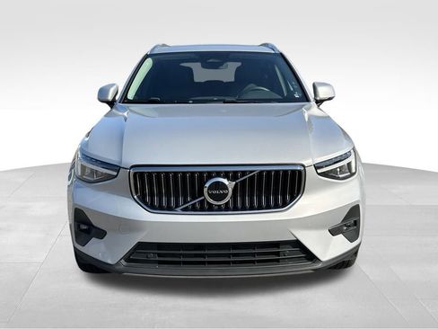 Used 2023 Volvo XC40 B5 Plus image 8