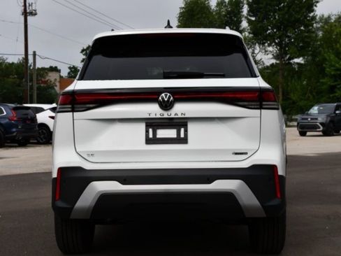 New 2025 Volkswagen Tiguan SE image 6