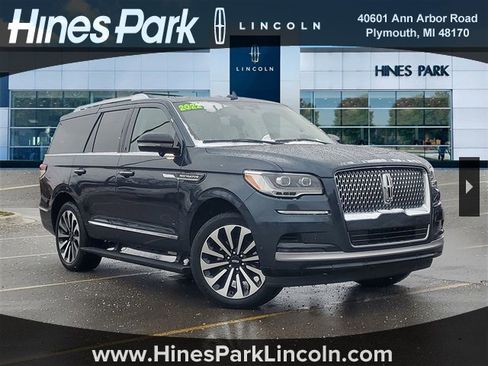 Used 2022 Lincoln Navigator Reserve image 1