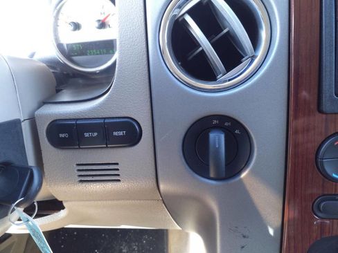 Used 2006 Ford F150 Lariat image 14