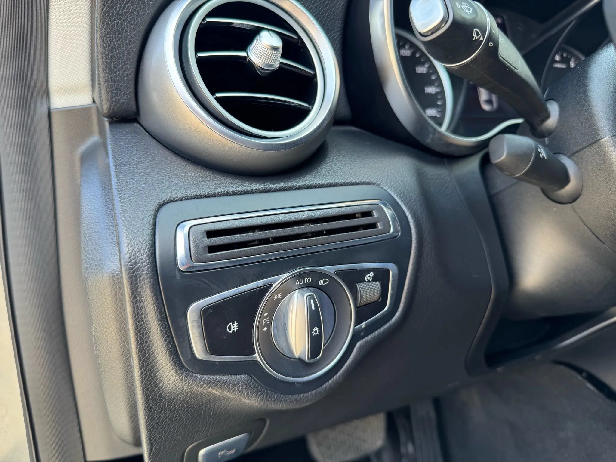 Used 2019 Mercedes-Benz C 300 Sedan w/ Premium Package image 12