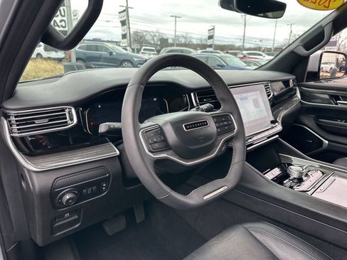 Used 2022 Jeep Wagoneer Series III w/ Flexible Seating Group AWD/4WD image 48