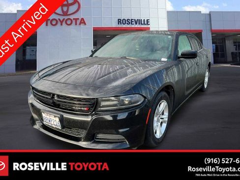 Used 2020 Dodge Charger SXT image 1