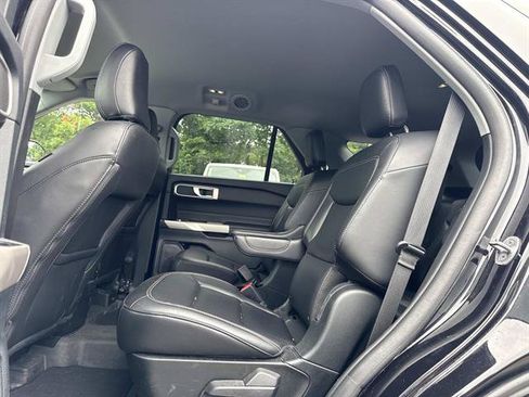 Used 2023 Ford Explorer XLT w/ Equipment Group 202A AWD/4WD image 29