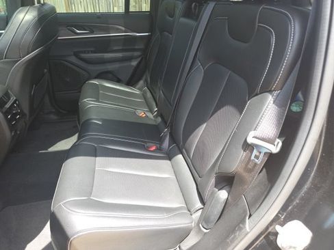 Used 2024 Jeep Grand Cherokee Limited w/ Luxury Tech Group II AWD/4WD image 7