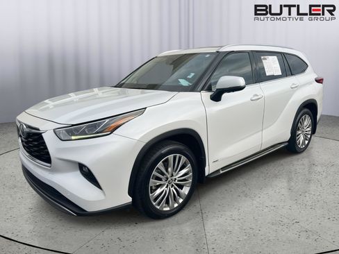 Used 2022 Toyota Highlander Platinum image 2