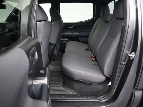 Used 2019 Toyota Tacoma TRD Sport AWD/4WD image 11