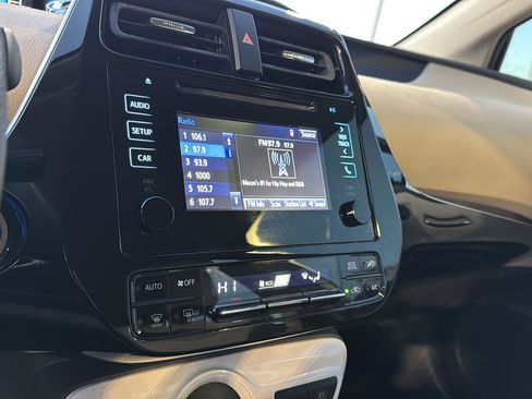 Used 2016 Toyota Prius Two image 21