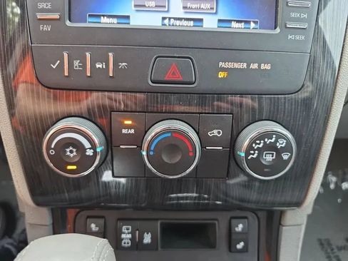 Used 2015 Chevrolet Traverse LT w/ Style and Technology Package FWD image 27