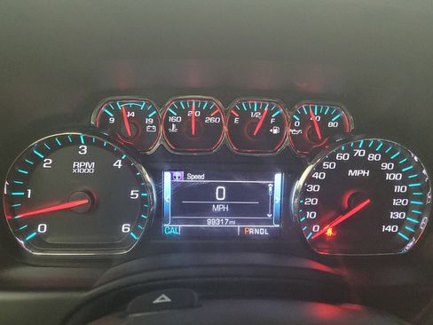 Used 2018 Chevrolet Suburban Premier image 23