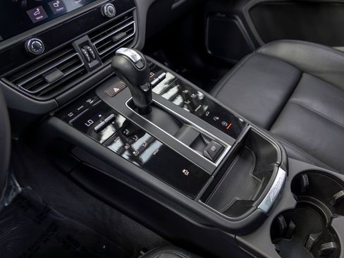 Certified 2023 Porsche Macan AWD/4WD image 37