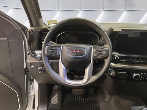 Certified 2025 GMC Sierra 1500 Elevation image 13