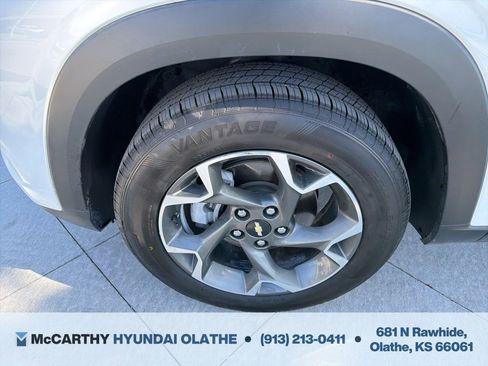 Used 2024 Chevrolet Trax LT w/ Driver Confidence Package FWD image 19