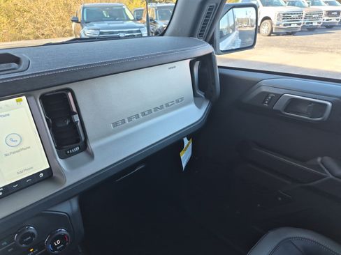 New 2025 Ford Bronco Outer Banks image 18