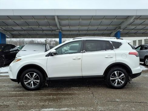 Used 2016 Toyota RAV4 XLE w/ Four Season Floor Mat Package image 8