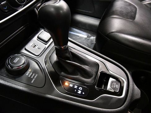 Used 2022 Jeep Cherokee Limited w/ Mopar Interior Package image 26