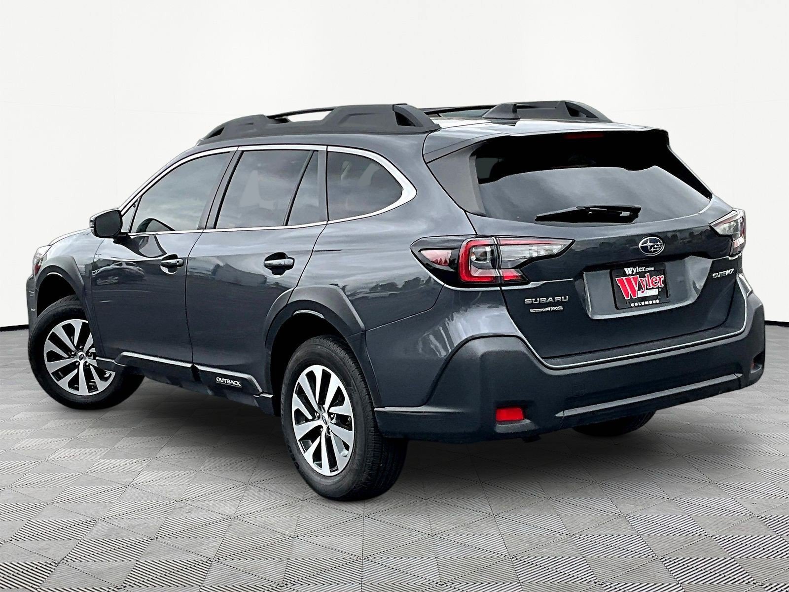Used 2024 Subaru Outback Premium AWD/4WD image 4