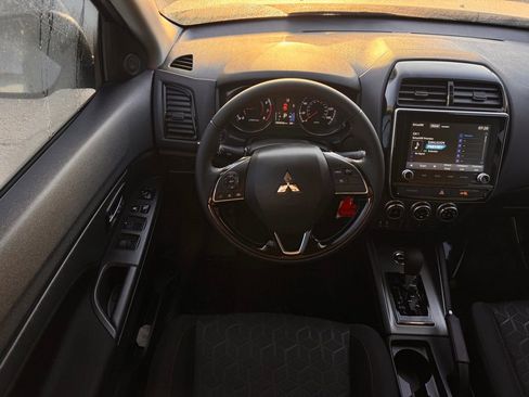 Used 2025 Mitsubishi Outlander Sport LE AWD/4WD image 16