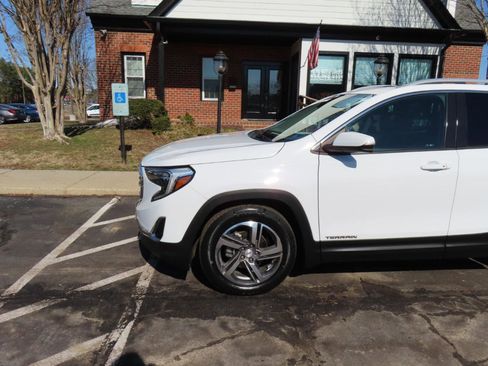 Used 2018 GMC Terrain SLT w/ Infotainment Package II image 2