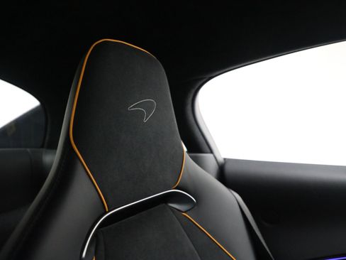 Used 2024 McLaren Artura RWD image 27