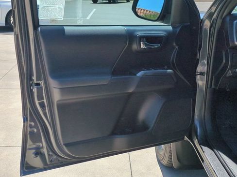 Used 2019 Toyota Tacoma TRD Sport w/ Technology Package AWD/4WD image 14