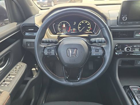 Certified 2025 Honda Pilot Sport image 10