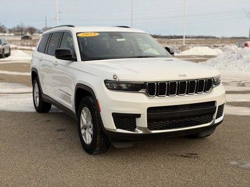 Used 2023 Jeep Grand Cherokee L Laredo image 3