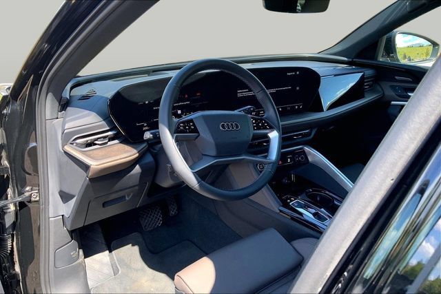 Certified 2025 Audi Q5 Premium Plus w/ Premium Plus AWD/4WD image 14