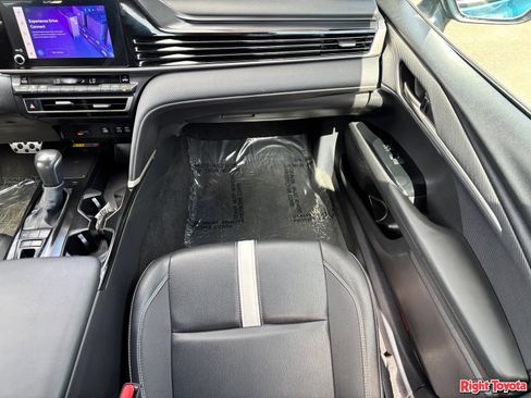 Used 2025 Toyota Camry SE FWD image 18