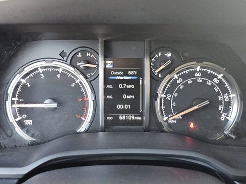 Used 2021 Toyota 4Runner Venture w/ Moonroof Package image 33