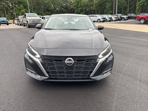 Used 2024 Nissan Altima 2.5 SV w/ SV Premium Package FWD image 2