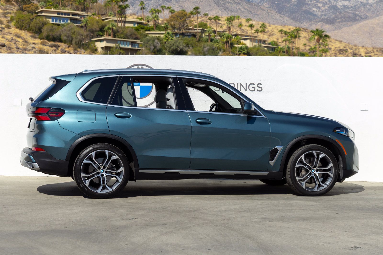 Certified 2024 BMW X5 sDrive40i w/ Premium Package RWD image 5