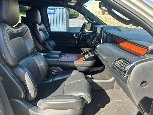 Used 2019 Lincoln Navigator Reserve AWD/4WD image 14