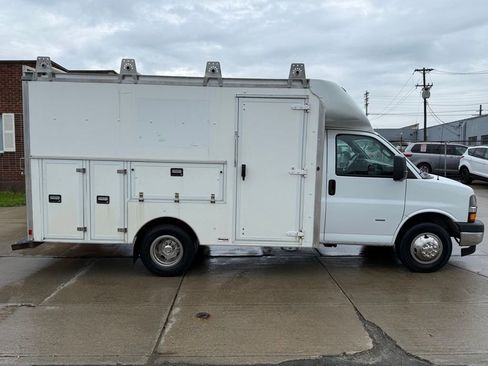 Used 2019 Chevrolet Express 3500 w/ Power Convenience Package RWD image 5