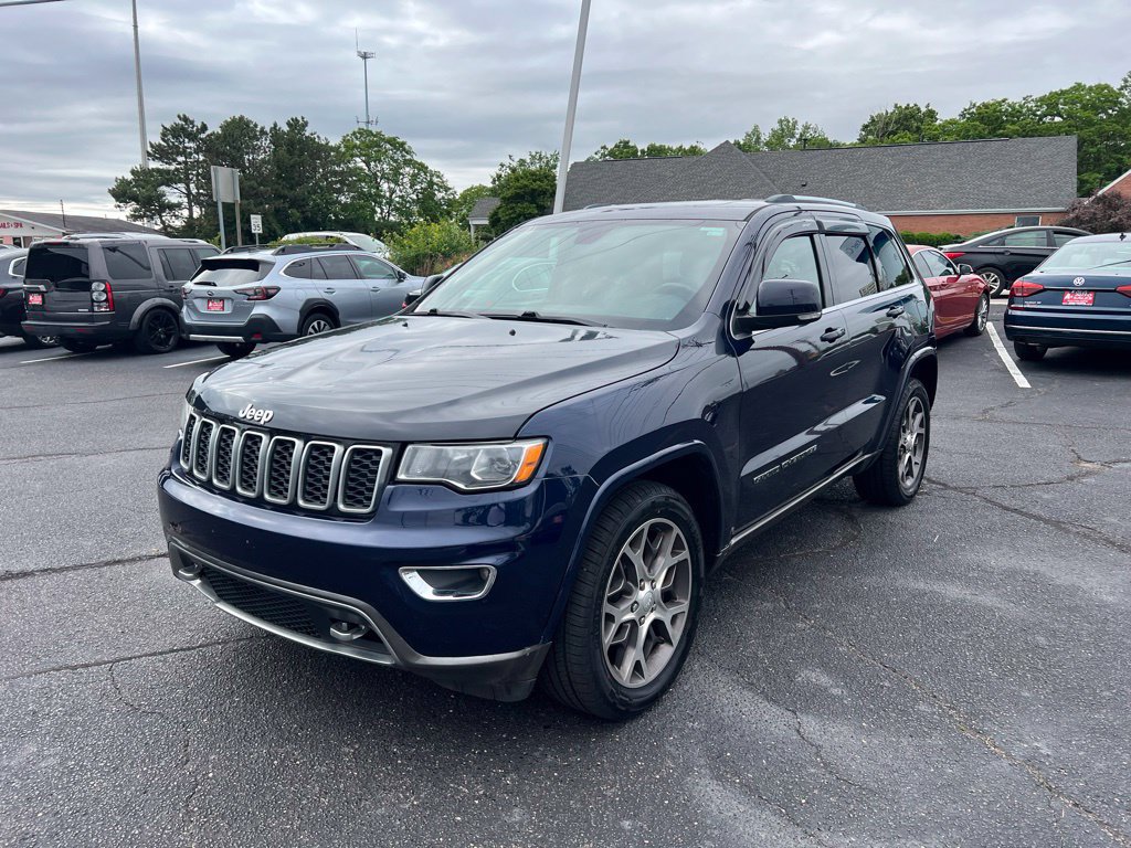 Used 2018 Jeep Grand Cherokee Limited AWD/4WD image 2