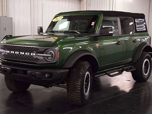 Used 2023 Ford Bronco Badlands image 3