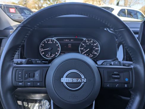 Certified 2025 Nissan Pathfinder SV image 32