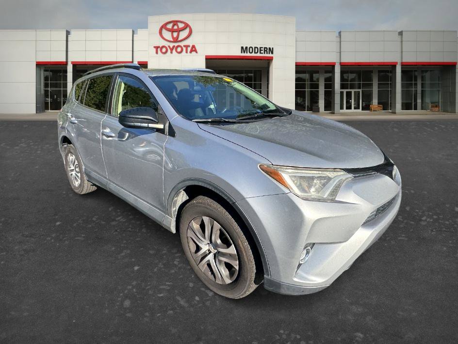 Used 2018 Toyota RAV4 LE FWD image 14