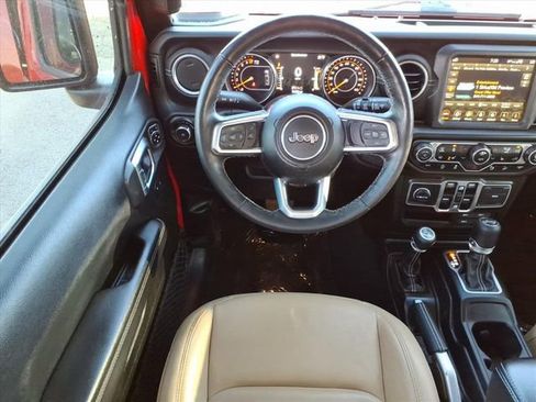 Used 2018 Jeep Wrangler Unlimited Sahara AWD/4WD image 16