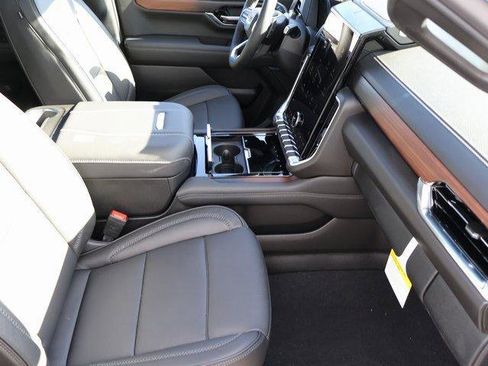 New 2026 GMC Yukon XL Denali w/ Denali Reserve Package image 10