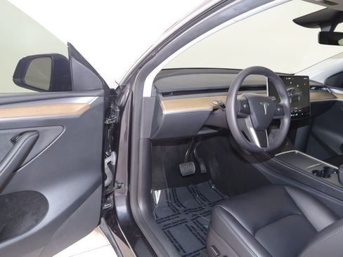 Used 2024 Tesla Model Y Long Range RWD image 46