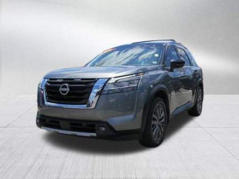 Used 2022 Nissan Pathfinder SL w/ SL Premium Package FWD image 10