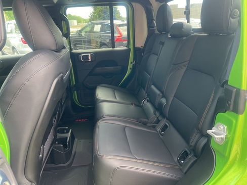 New 2026 Jeep Gladiator Sport AWD/4WD image 17