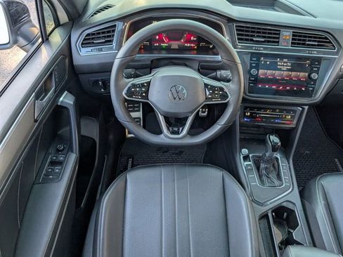 Used 2022 Volkswagen Tiguan SE R-Line image 12