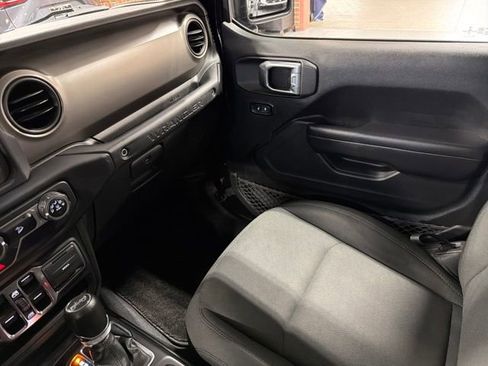 Used 2018 Jeep Wrangler Unlimited Sport S AWD/4WD image 25
