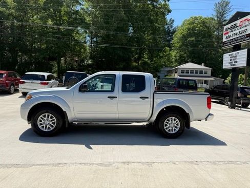 Used 2018 Nissan Frontier SV AWD/4WD image 11